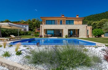 Villa Alpeza Holiday Home