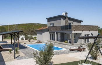 Gala Holiday Home