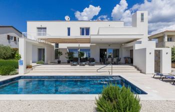 Aponia Holiday Home