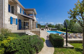 Babudri Holiday Home