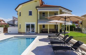 Villa Lucia Holiday Home