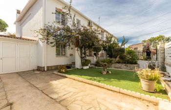 Aries Holiday Home