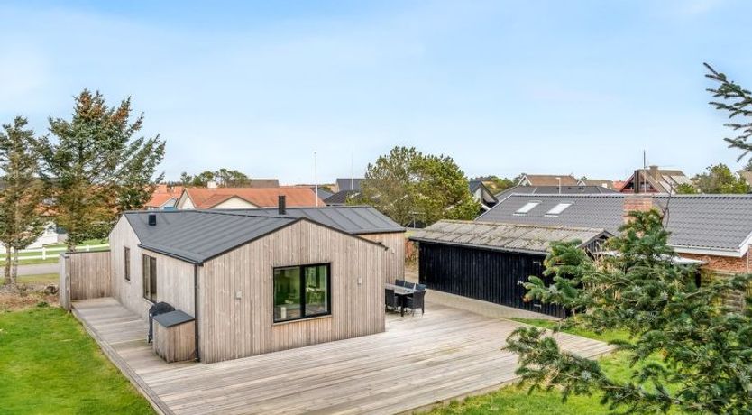 Photo of "Hellena" - 600m from the sea