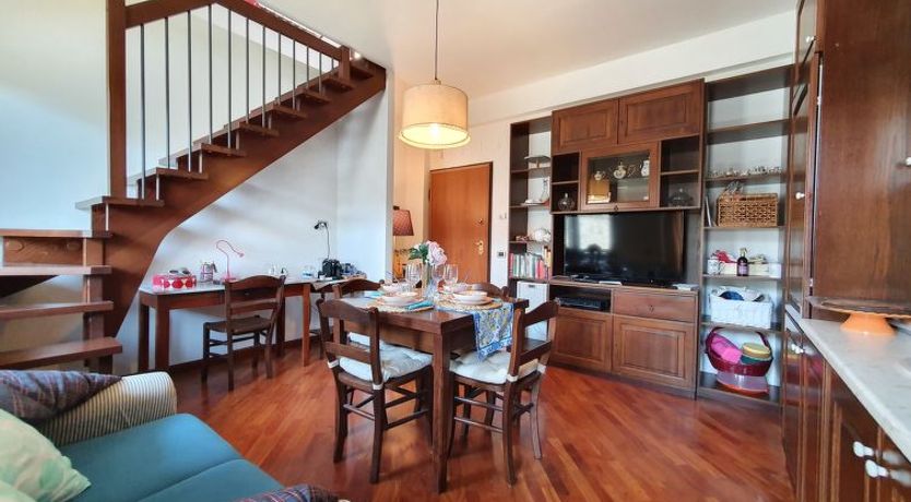 Photo of Rosie Holiday