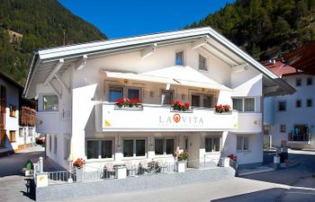 La Vita Holiday Home