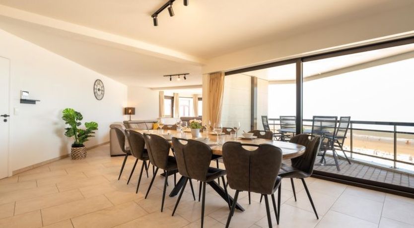 Photo of Aqua Vista with parking and seaview