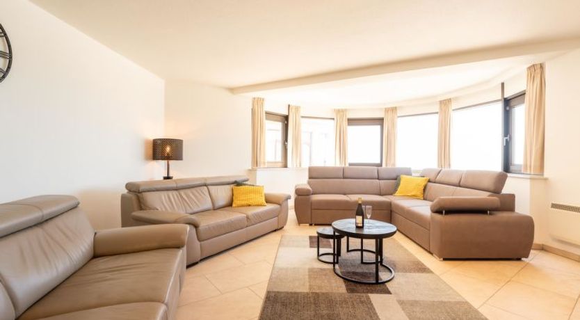 Photo of Aqua Vista with parking and seaview