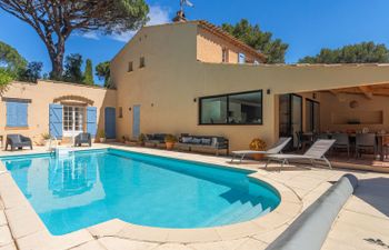 Les Mimosas Holiday Home