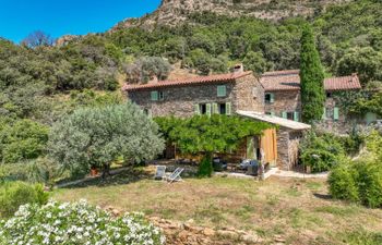 Les Glycines Holiday Home