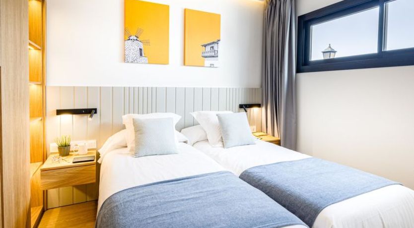 Photo of Los Canarios 527