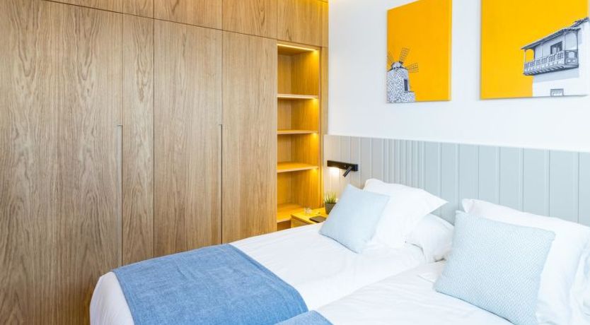 Photo of Los Canarios 527