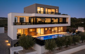 Old Olive VI Holiday Home