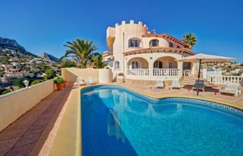 Castillo Holiday Home