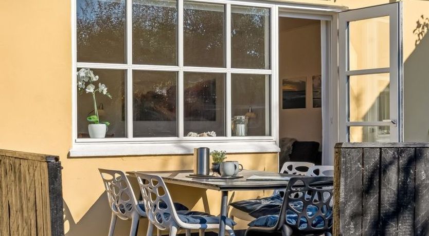 Photo of "Julie" - 700m from the sea