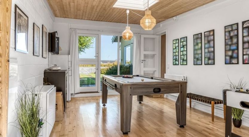 Photo of "Julie" - 700m from the sea