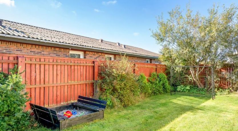 Photo of "Julie" - 700m from the sea