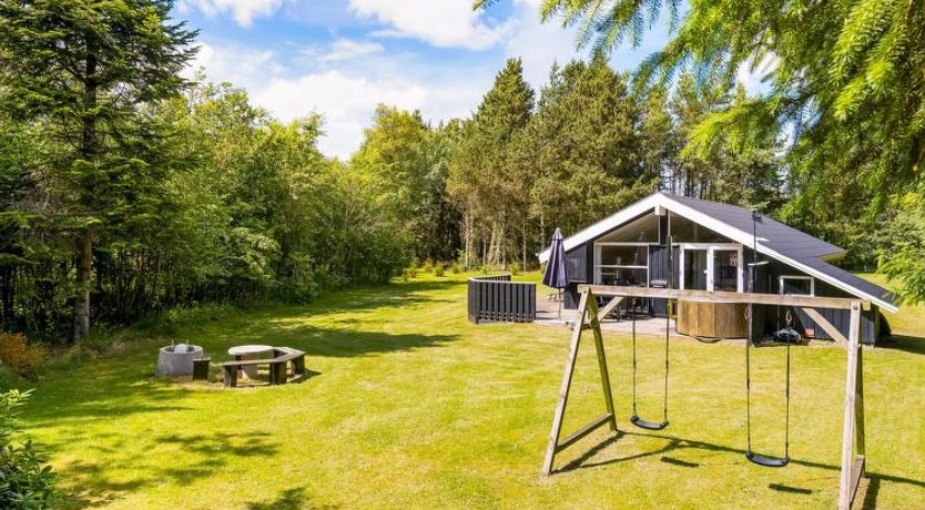 Photo of "Amundi" - 500m from the sea