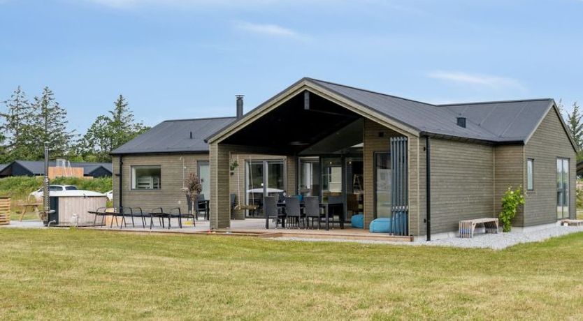 Photo of "Henke" - 475m from the sea