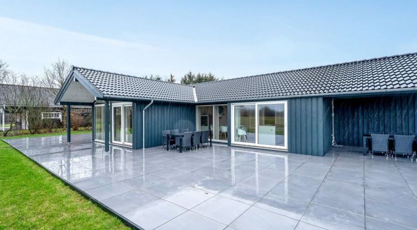 Photo of "Corina" - 850m to the fjord