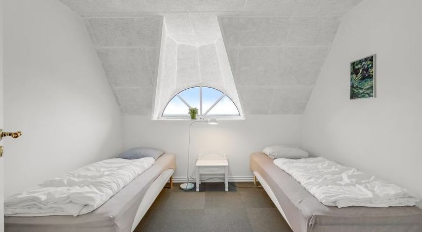 Photo of "Darleen" - 850m to the fjord