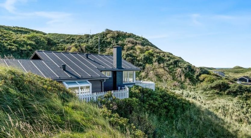 Photo of "Ineke" - 295m from the sea