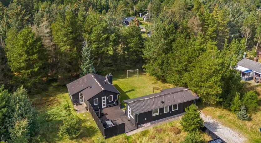 Photo of "Josina" - 1.3km from the sea