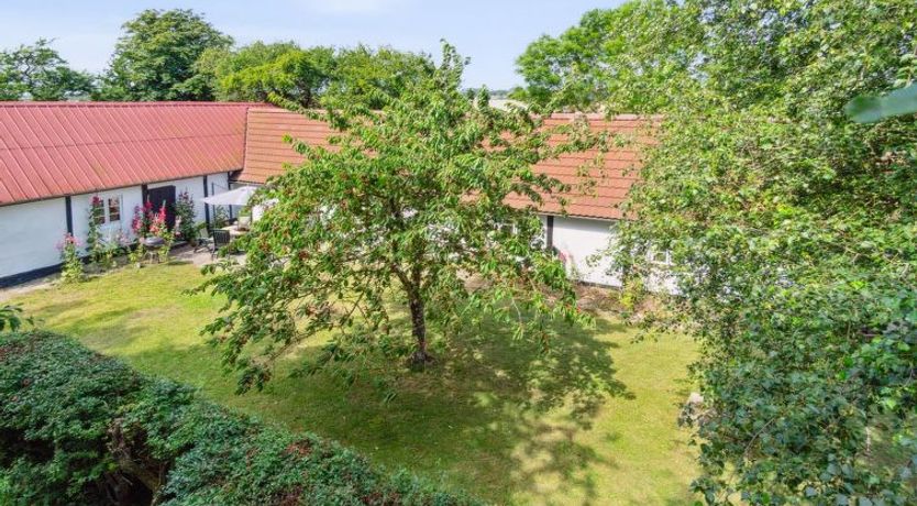 Photo of "Héléne" - 2.4km from the sea