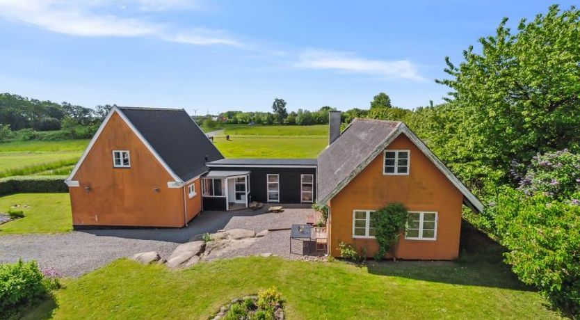 Photo of "Adrienne" - 6.4km from the sea
