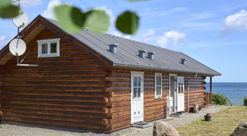 Photo of "Ghita" - 10m from the sea