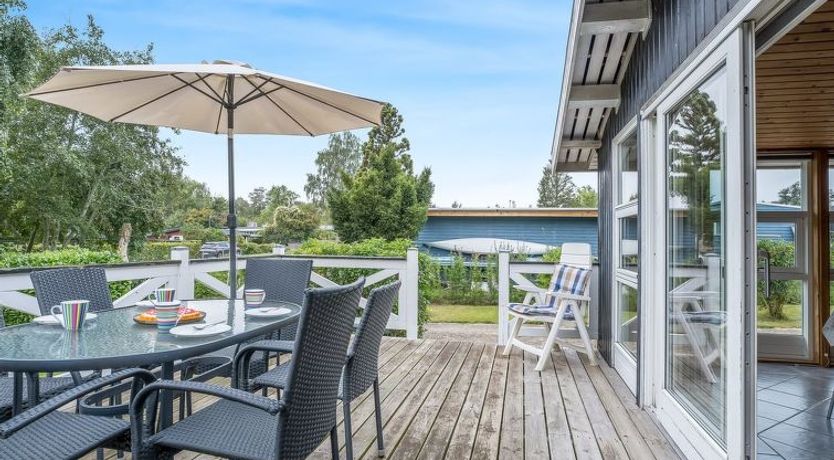 Photo of "Hansiane" - 80m from the sea