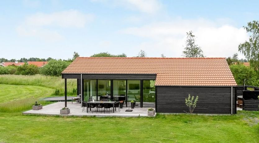 Photo of "Dyke" - 1.5km from the sea