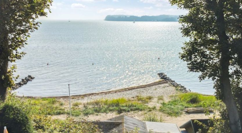 Photo of "Drifa" - 20m from the sea