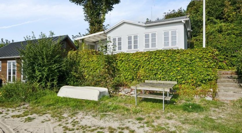 Photo of "Drifa" - 20m from the sea