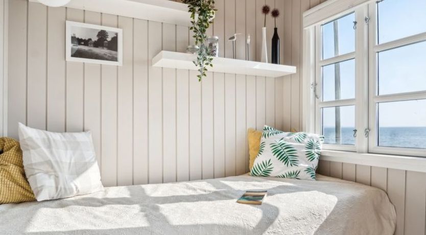 Photo of "Drifa" - 20m from the sea