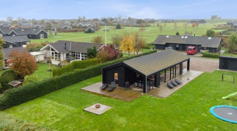 Photo of "Ehmi" - 750m from the sea