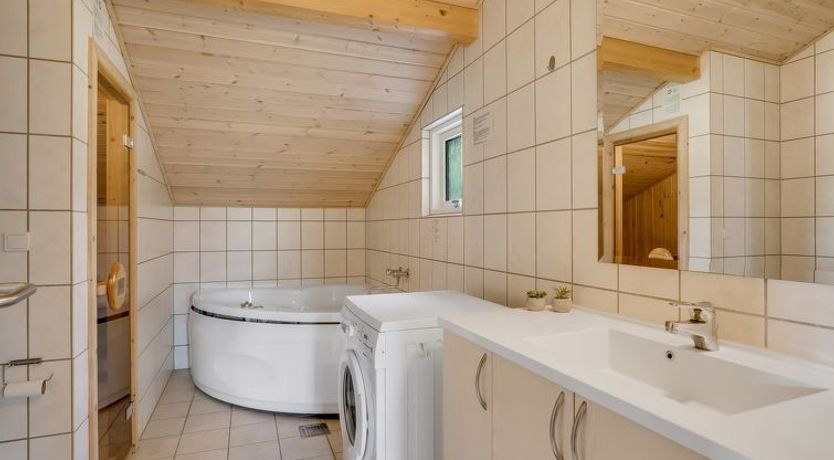 Photo of "Thala" - 35m from the sea