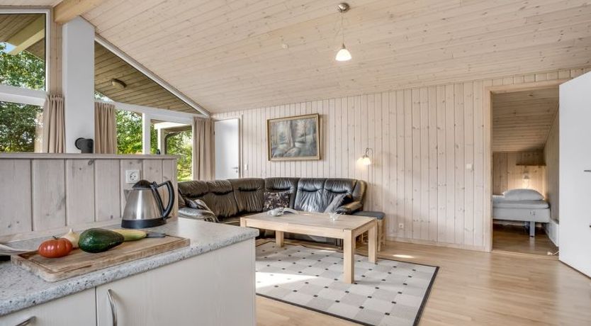 Photo of "Thala" - 35m from the sea