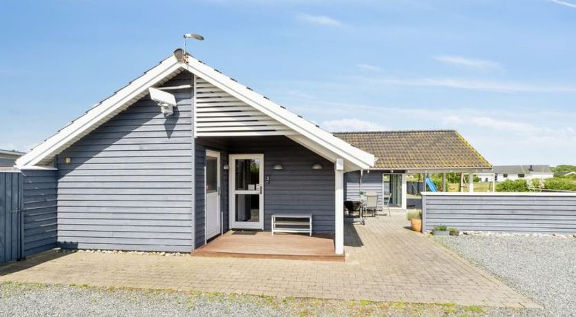 Photo of "Edzard" - 800m from the sea