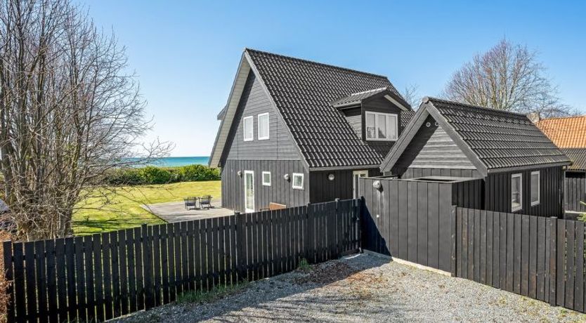 Photo of "Esme" - 30m from the sea