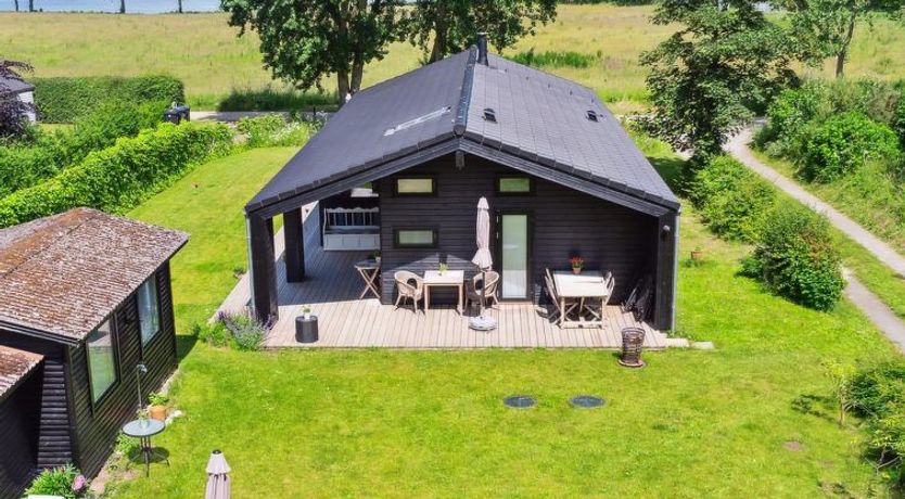 Photo of "Huldrik" - 100m from the sea