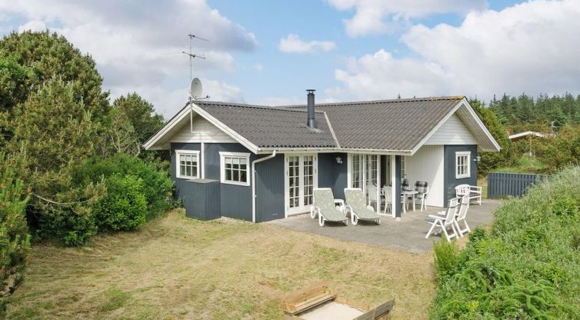 Photo of "Dines" - 1km from the sea