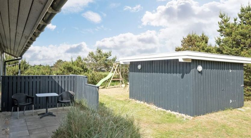 Photo of "Dines" - 1km from the sea