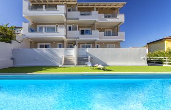 La terrazza sulla piscina Apartment 3 Holiday Home