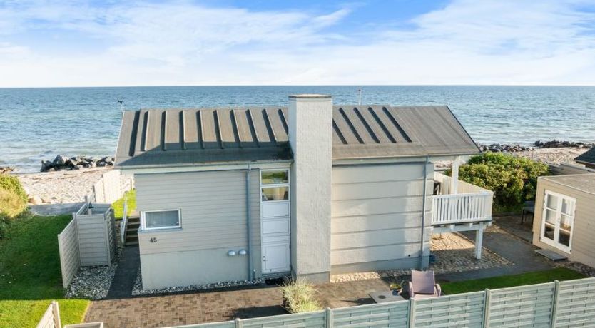 Photo of "Diderik" - 5m from the sea