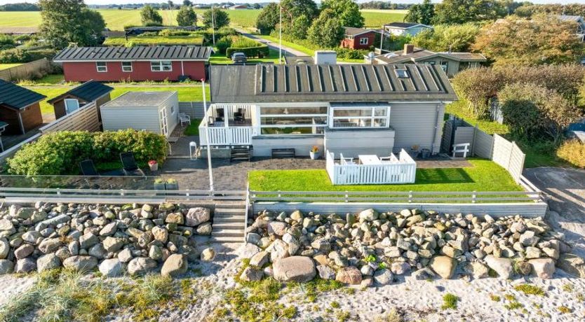 Photo of "Diderik" - 5m from the sea