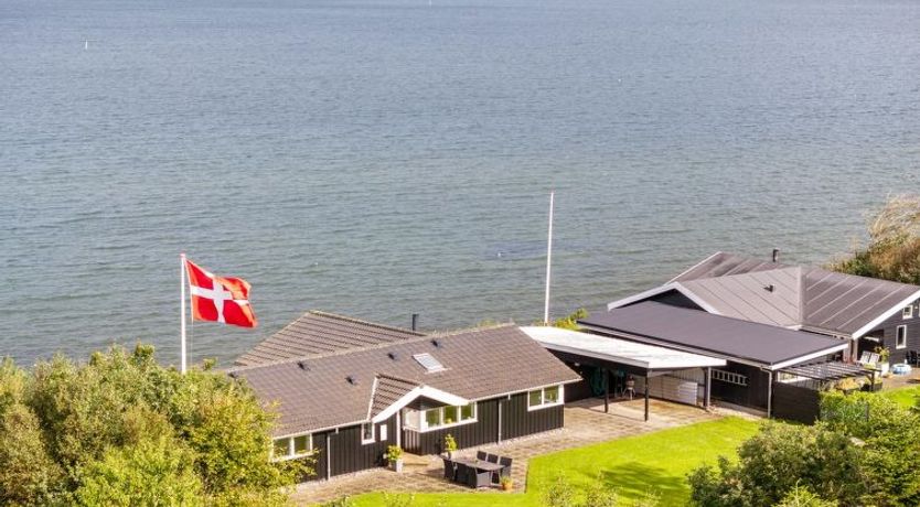 Photo of "Næwe" - 10m to the fjord