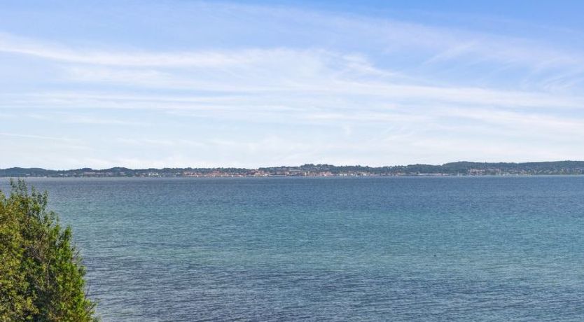 Photo of "Bryngeir" - 25m from the sea