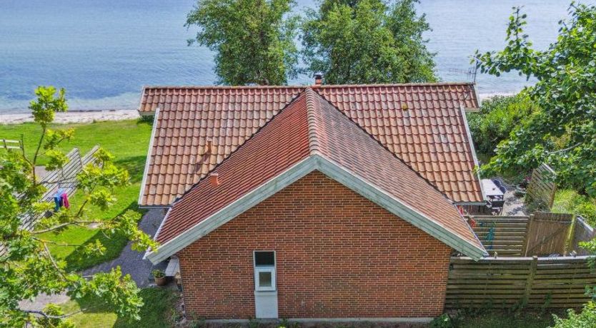 Photo of "Bryngeir" - 25m from the sea