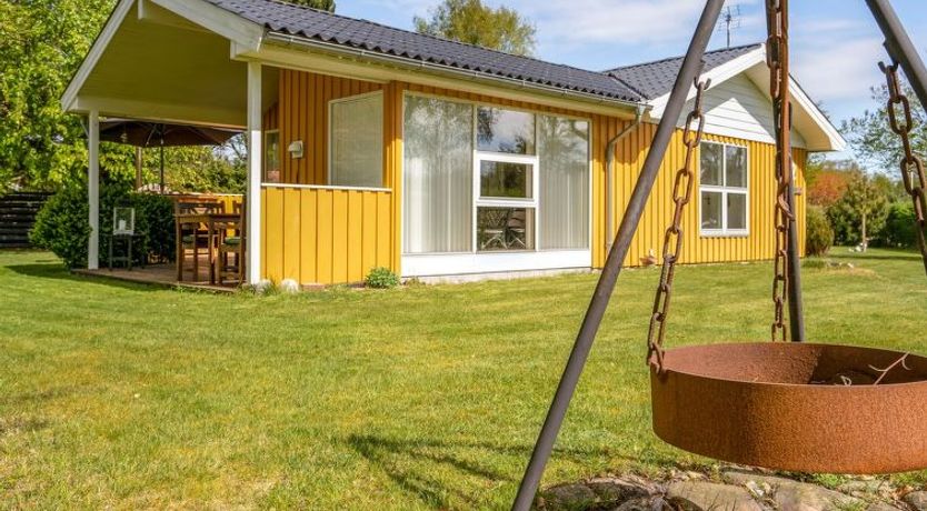 Photo of "Nico" - 1.1km from the sea