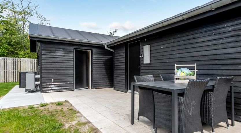 Photo of "Fay" - 25m from the sea